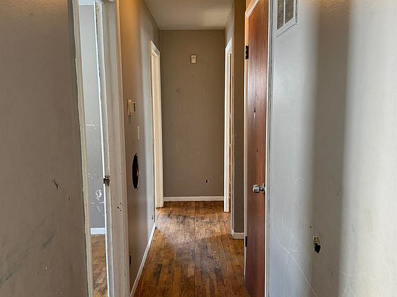 5th image of 3623 SE Truman Ct