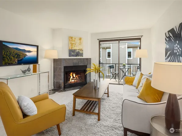 12033 15th Avenue NE #302, Seattle, WA 98125