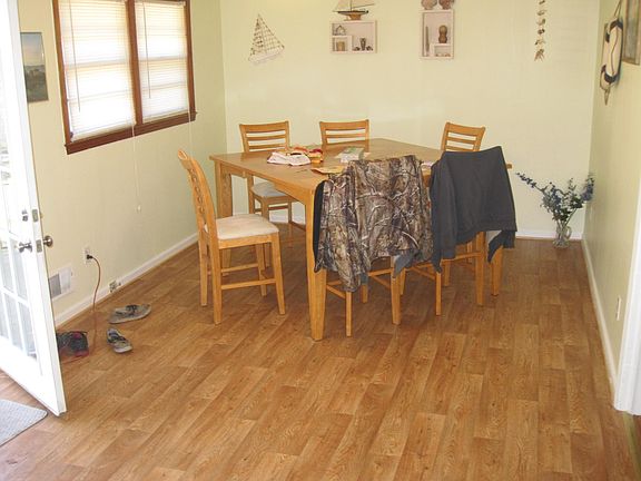 dining area (furniture not included)