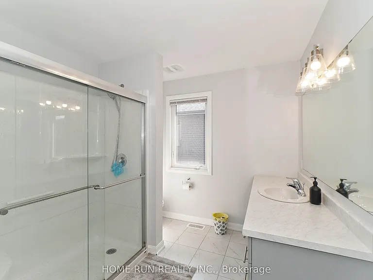 282 Nelson St E — Photo 27