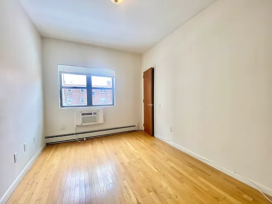 Rented by Astoria Realty | media 14