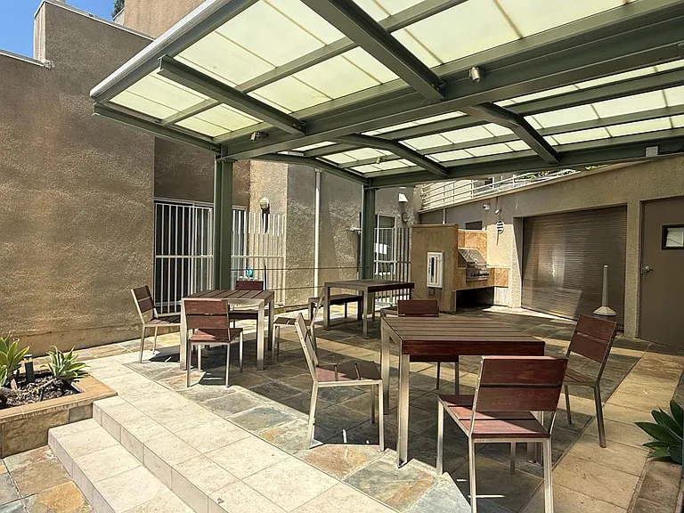 2905 Montrose Ave #416 — Photo 2