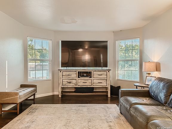 4th image of 451 ANGEL DR
