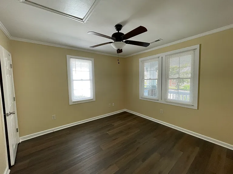 1204 Dock St — Photo 3
