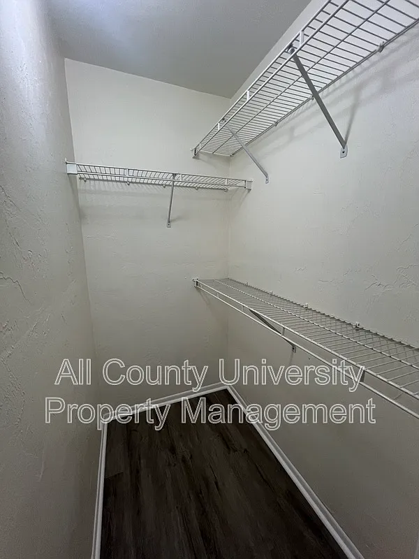 4 bed, 4.0 bath, 1000 sqft, $550 — Photo 4