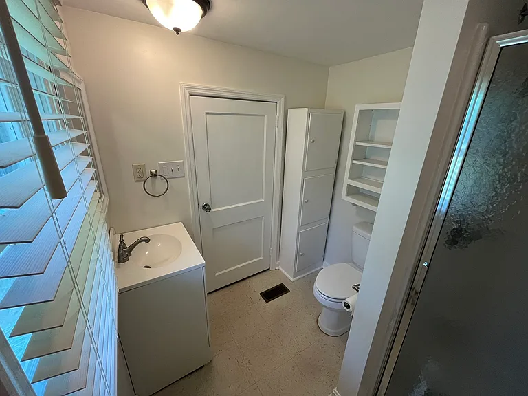 328 Tyrone St — Photo 12