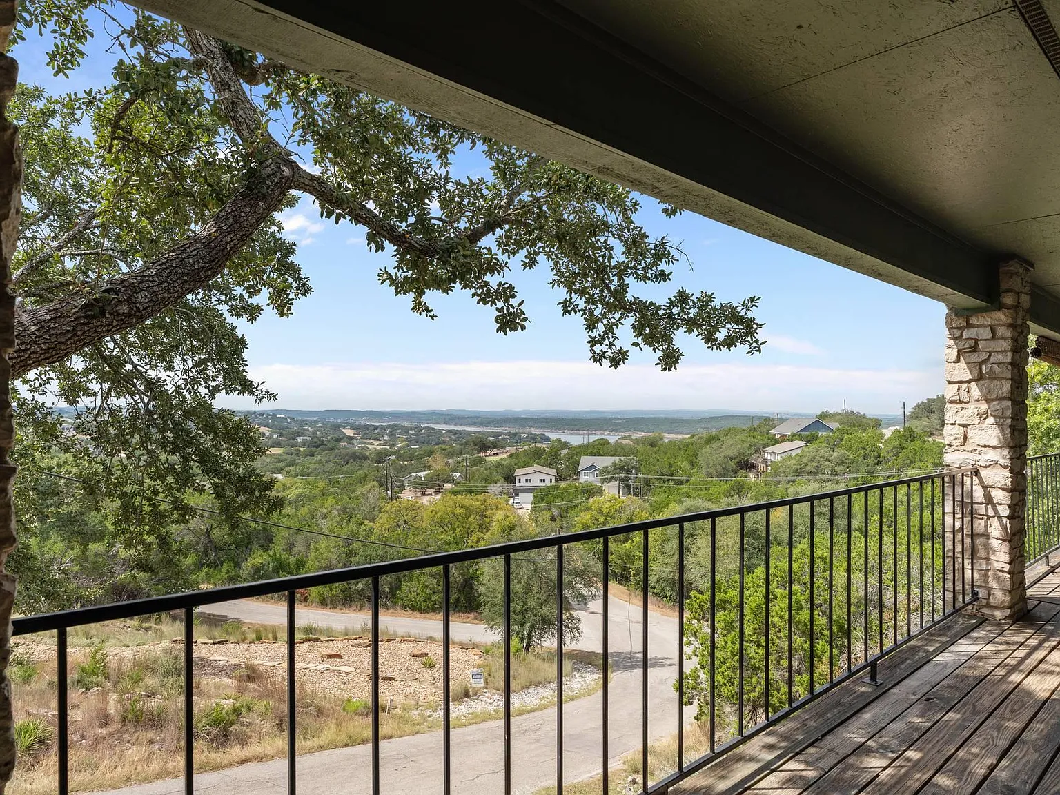 2 bed, 2.0 bath, 826 sqft, $1,100 — Photo 3