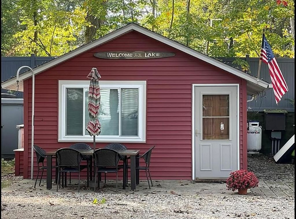 GUN LAKE COTTAGE England Point Resort 8, Shelbyville, MI 49344 Zillow
