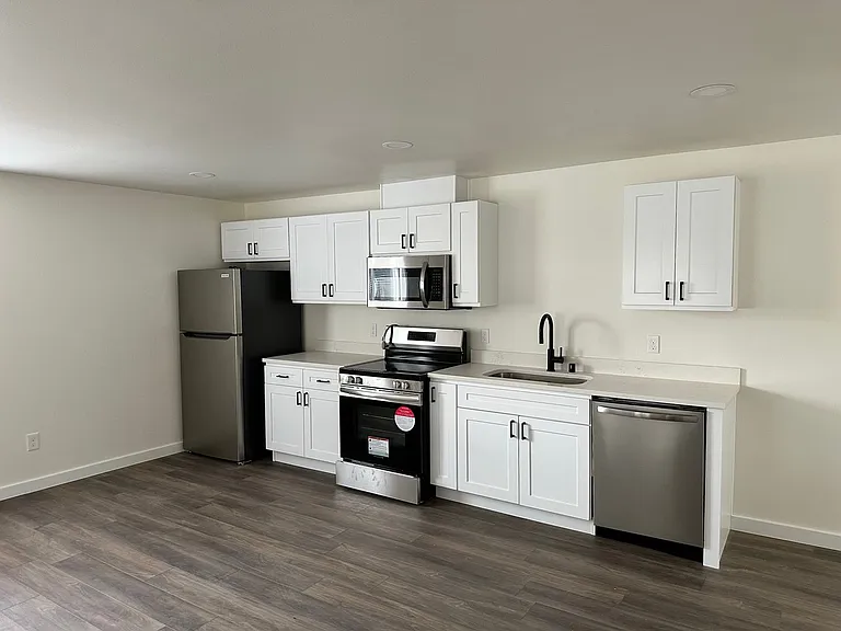 2526 S Sheridan Ave #B — Photo 5