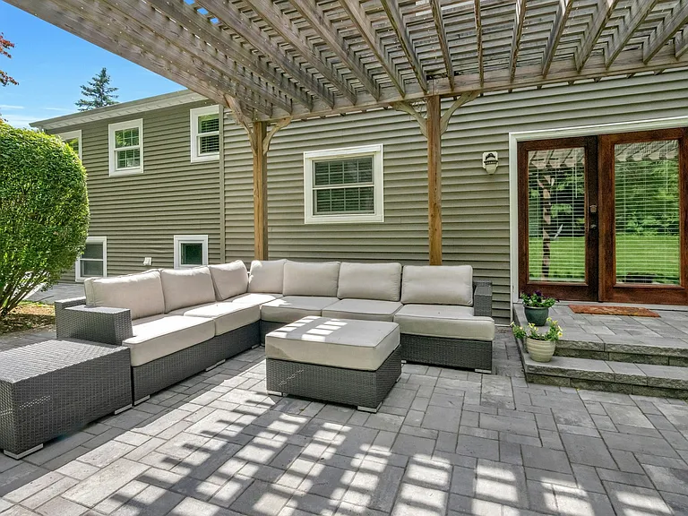 575 Washington Ave — Photo 36