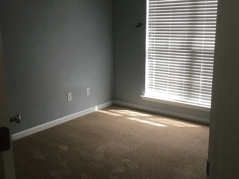 712 Keyes Dr — Photo 11
