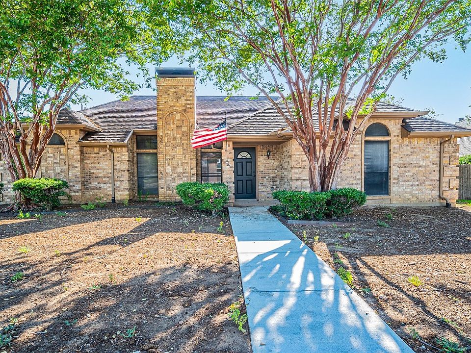 1st image of 300 Roy Ln