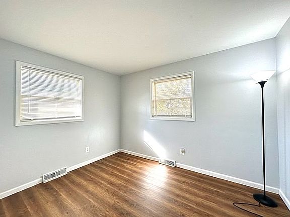 4th image of 707 Crabapple Ave