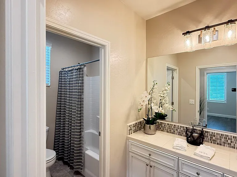 1821 W Corvina Ave — Photo 12