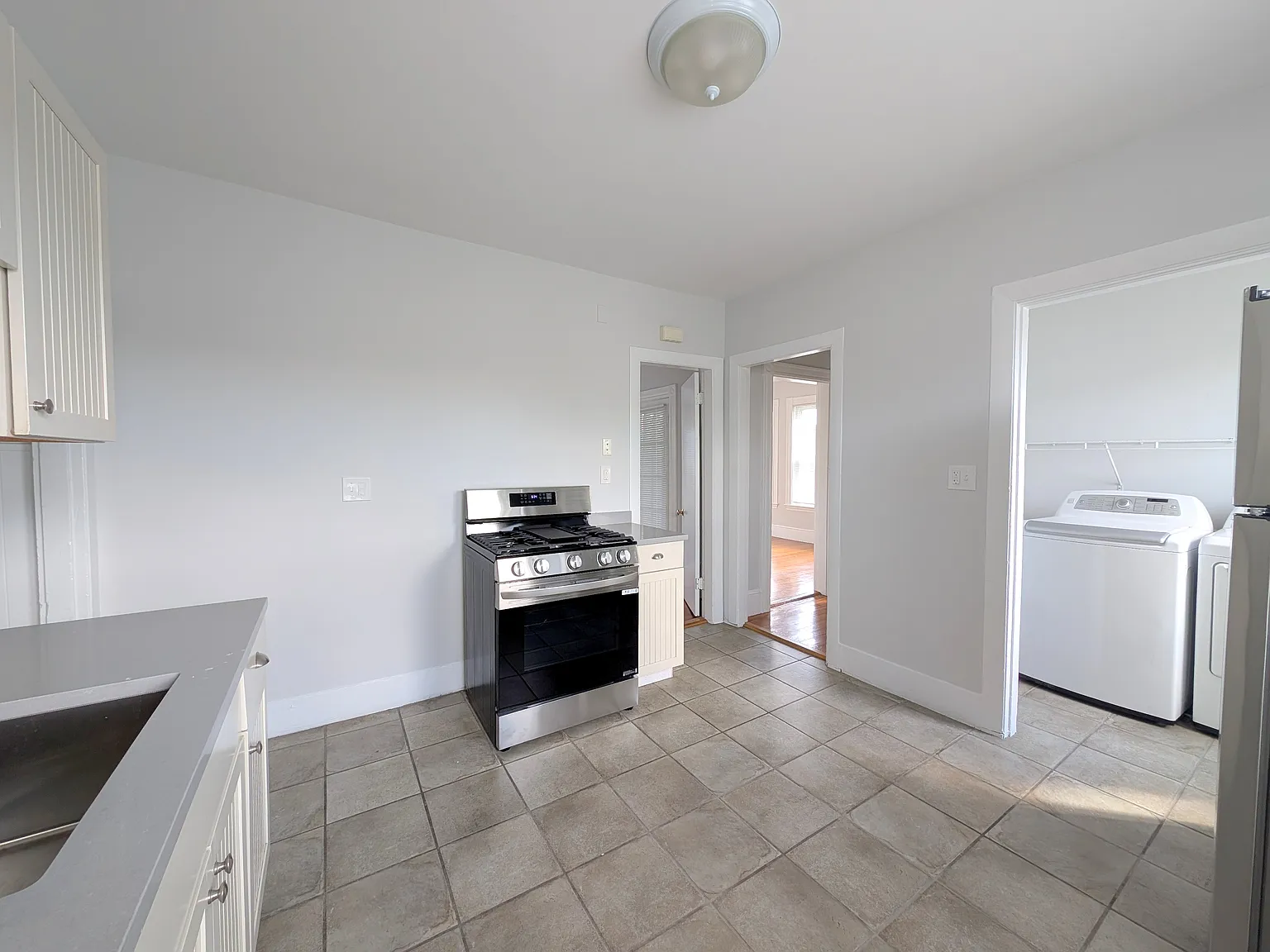 4 bed, 1200 sqft, $5,500 — Photo 2