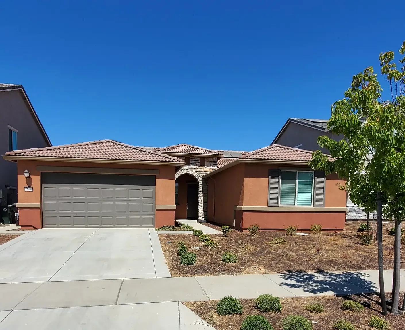 3 bed, 1950 sqft, $1,300 — Photo 1