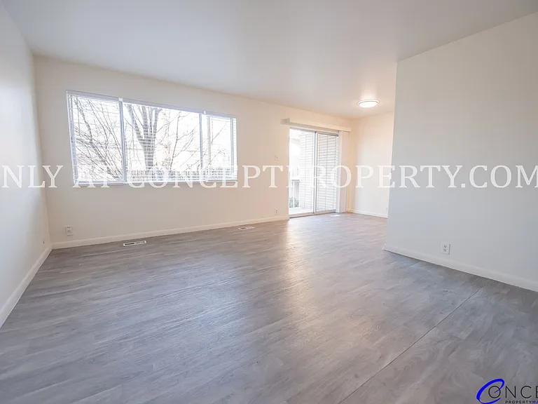 425 E 3rd Ave — Photo 43