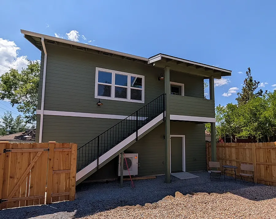 425 NE Greeley Ave #2