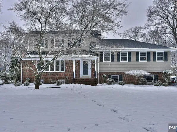 339 Kay Ln, Wyckoff, NJ 07481