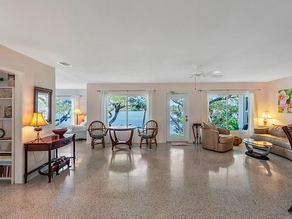 5th image of 9908 Riverview Dr