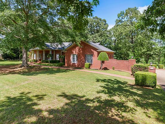 3rd image of 216 Dogwood Cir