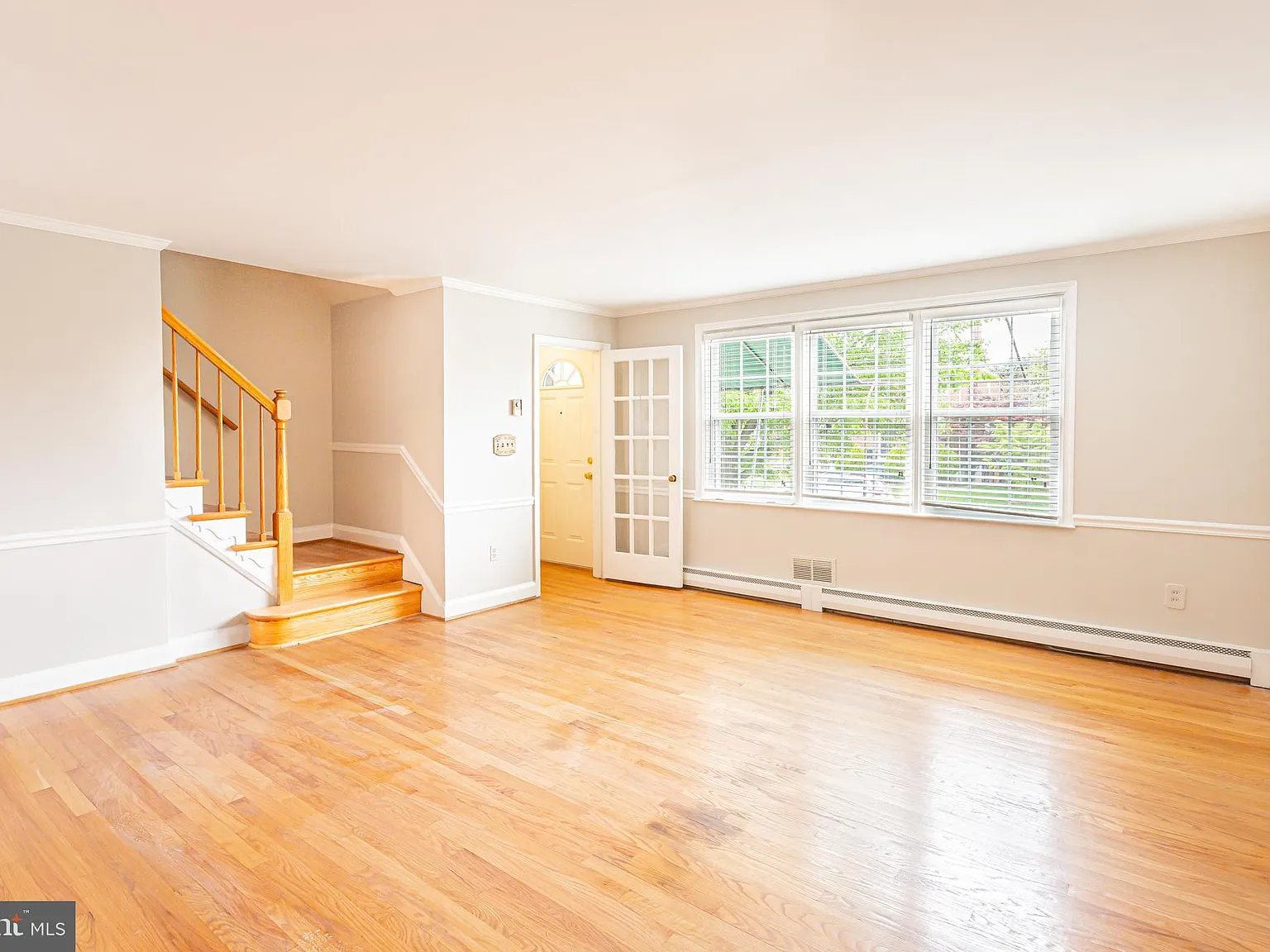 3 bed, 1.5 bath, 1920 sqft, $2,500 — Photo 3
