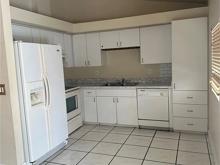 706 Arianne Ct — Photo 9