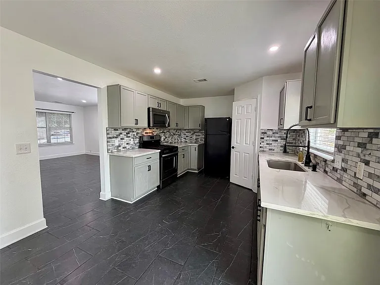 804 Tapestry Cv — Photo 10