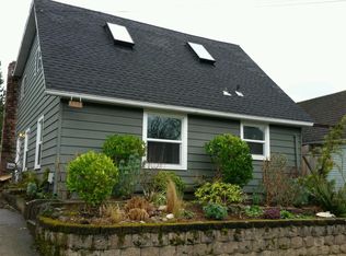 8424 Island Dr S, Seattle, WA 98118