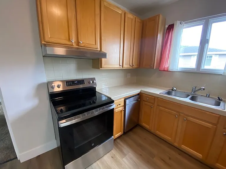 542 Pine Ave — Photo 5