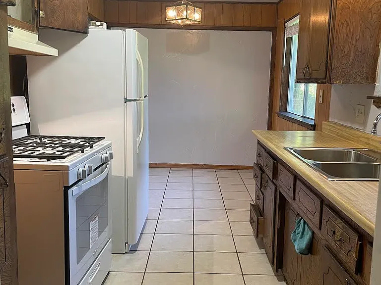 932 SW 2nd St — Photo 4