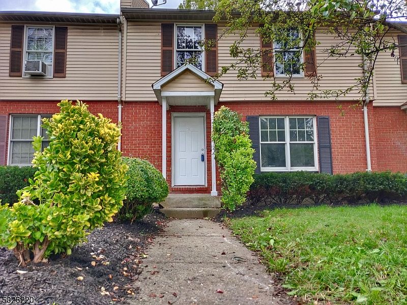 1st image of 24 Dandridge Dr #24