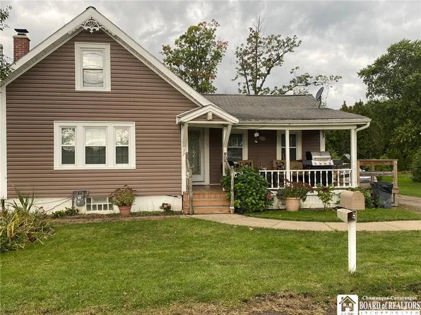 37 Point Dr N, Dunkirk, NY 14048