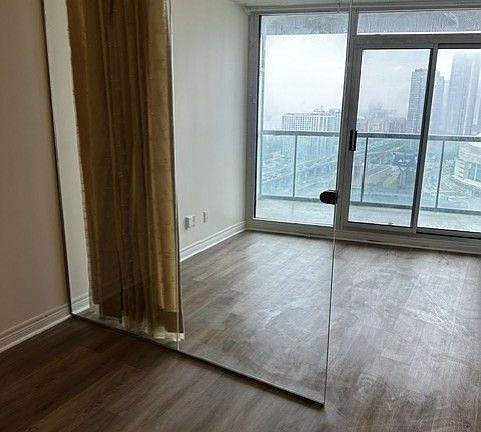 5th image of 30 Grand Trunk Cres #3212