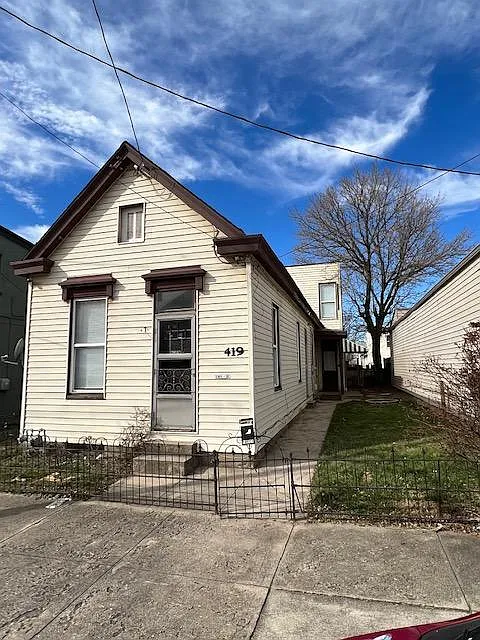 419 Thornton St photo 1