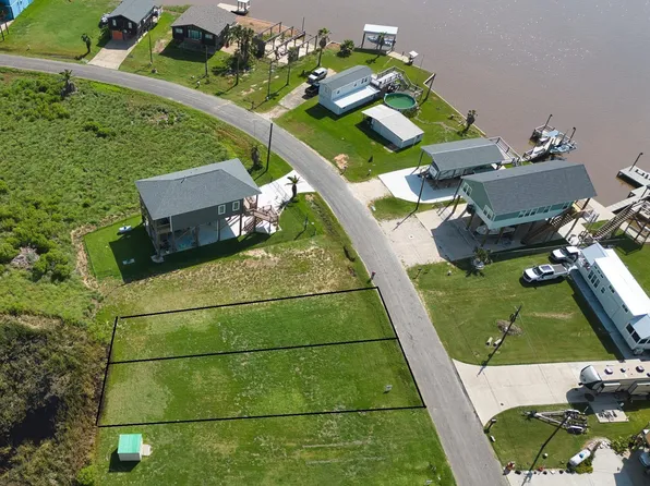 542 Private Road 675, Bay City, TX 77414