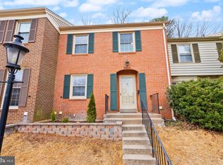 5404 Charleston Woods Dr, Fairfax, VA 22032