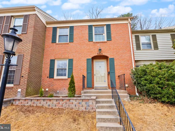 5404 Charleston Woods Dr, Fairfax, VA 22032