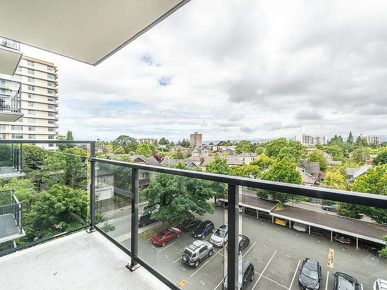 350 Douglas St — Photo 56