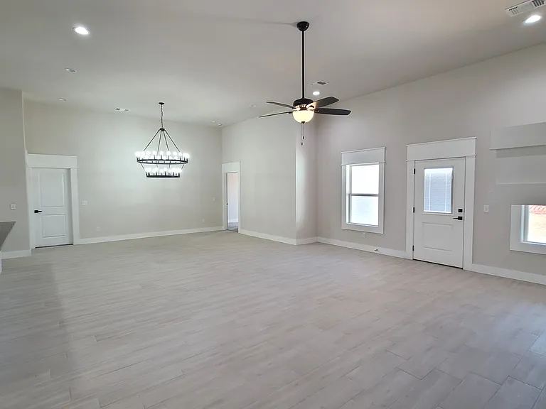 9304 SW 35th St — Photo 10