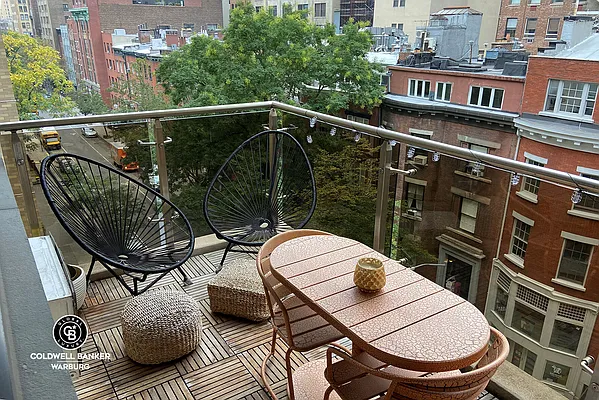 Sold by Coldwell Banker Warburg | media 14