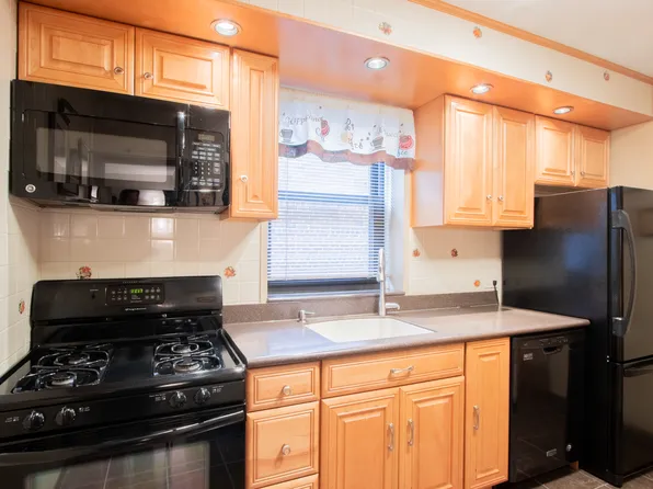 7423 Ridge Boulevard image 1 of 25