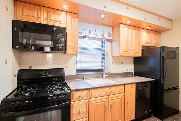 7423 Ridge Boulevard #2B