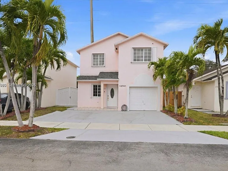 13741 SW 160th Ter — Photo 3