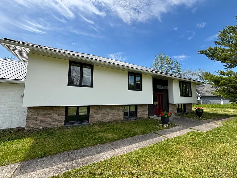 497 Wellington Main St — Photo 3