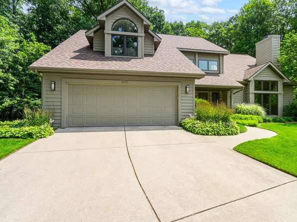 2495 Deerpath Dr, Green Bay, WI 54302