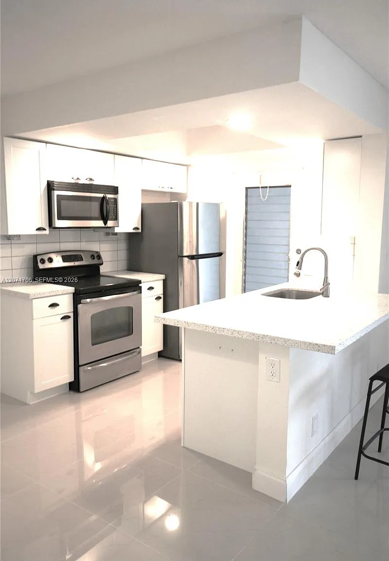 Canterbury Apartments Con — Photo 3