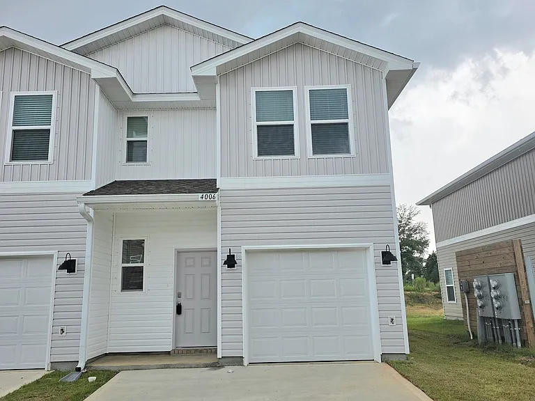 4006 Pendragon Cir — Photo 1