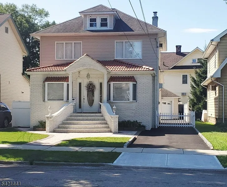 206 E Clay Ave photo 1