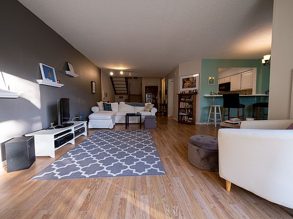 3rd image of 1390 Carling Dr Unit 1-305